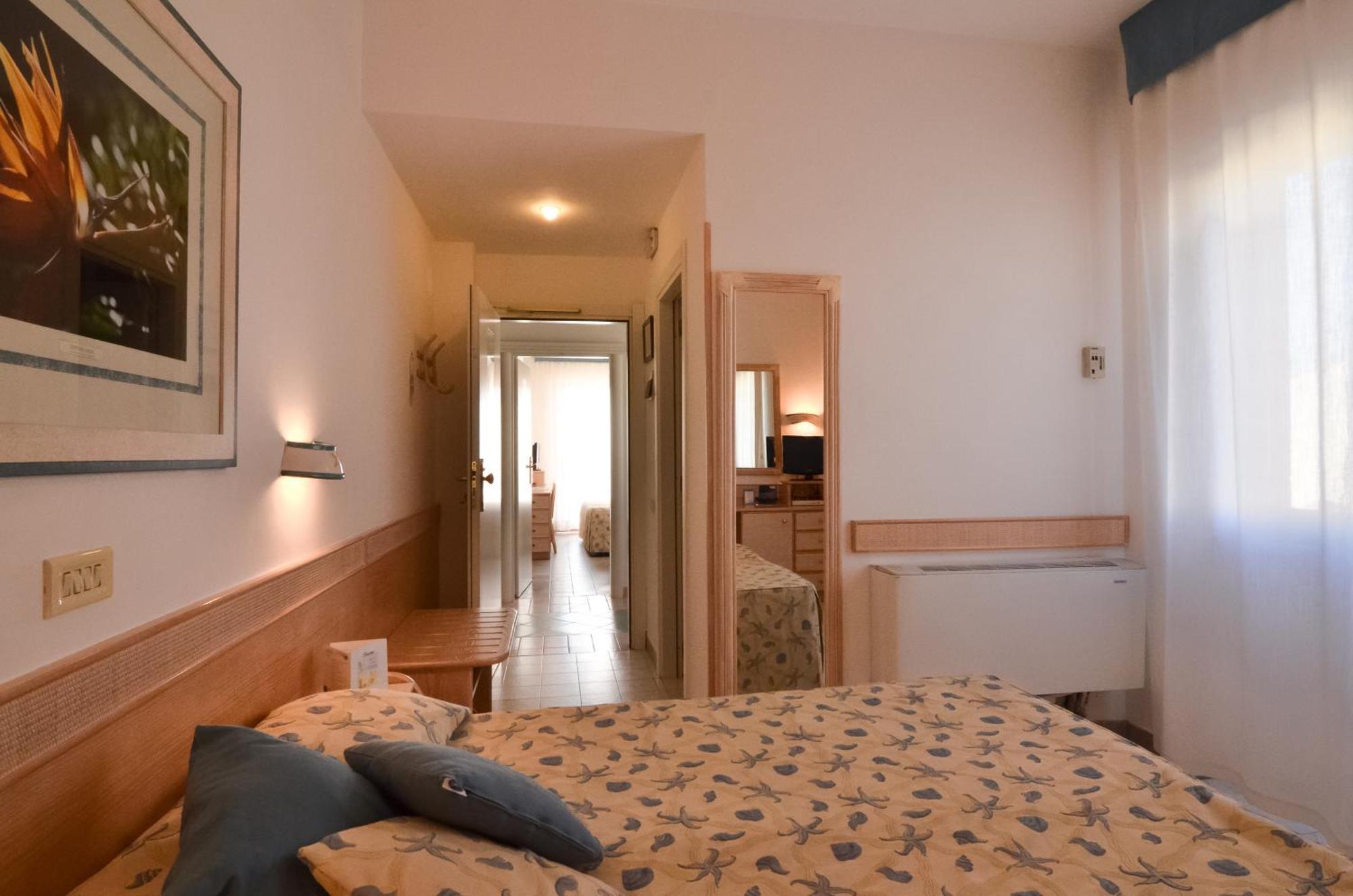 Hotel Aurora Sperlonga Eksteriør billede